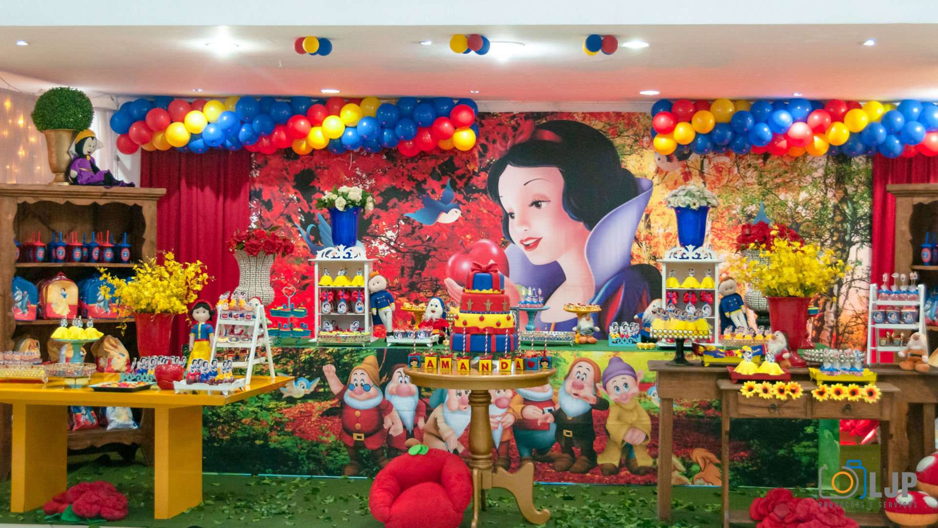 Foto FESTA DE ARRASAR DA BRANCA DE NEVE Foto FESTA DE ARRASAR DA BRANCA DE NEVE - Imagem 1
